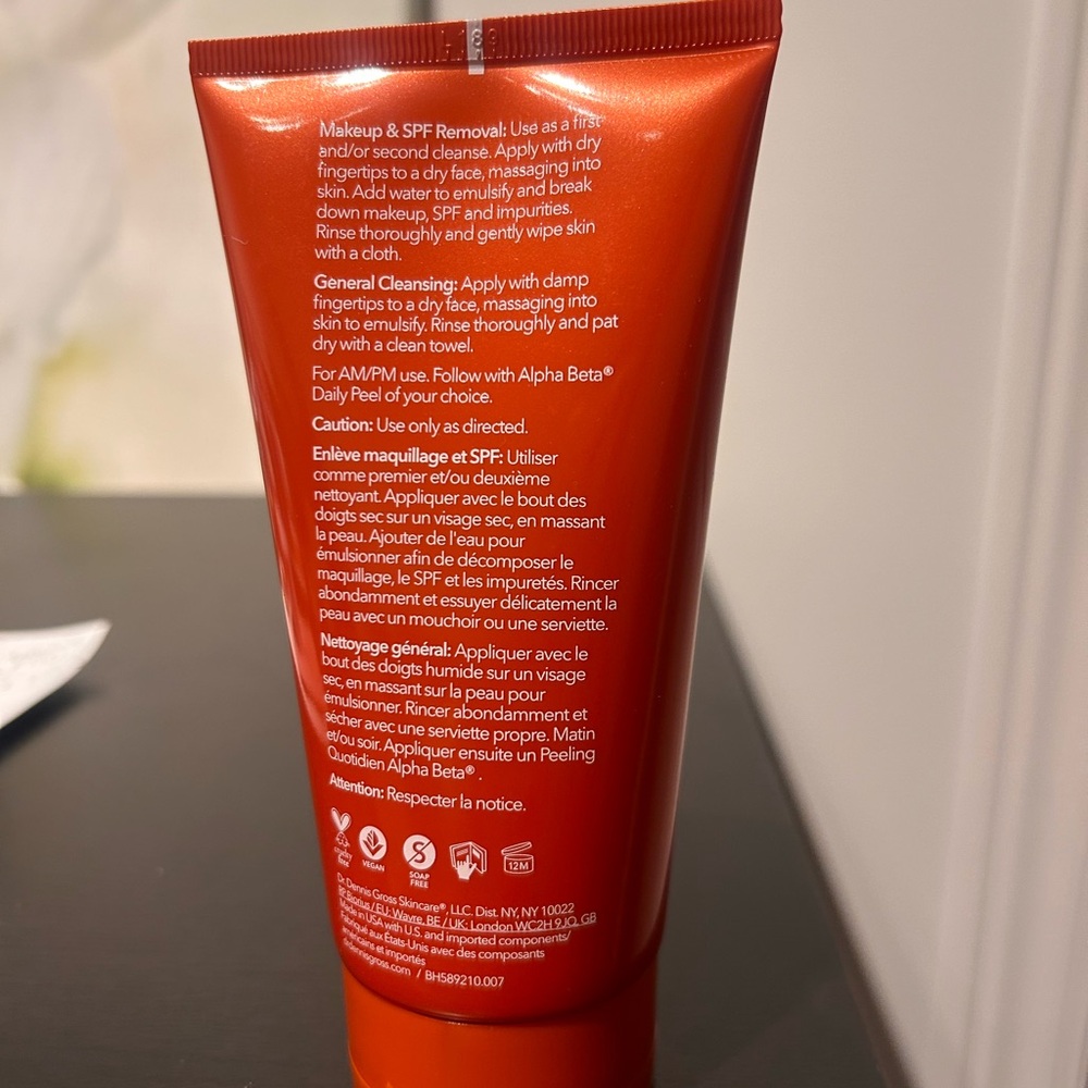 Dr. Dennis Gross Vitamin C Creamy Lactic Cleansing Oil - Picture 3 of 4